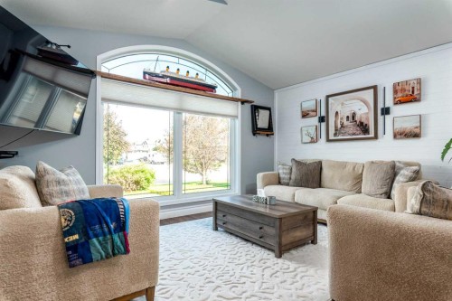 2308 52 Avenue, Lloydminster, AB - Indoor Photo Showing Living Room
