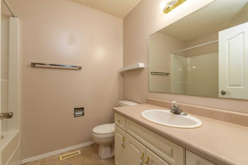 6601 39 Street, Lloydminster, AB - Indoor Photo Showing Bathroom