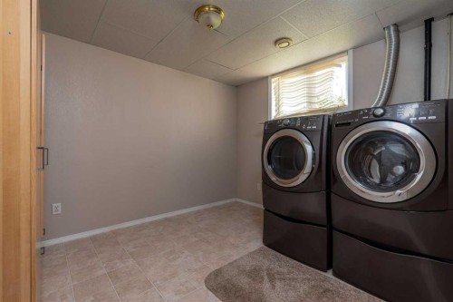 6601 39 Street, Lloydminster, AB - Indoor Photo Showing Laundry Room