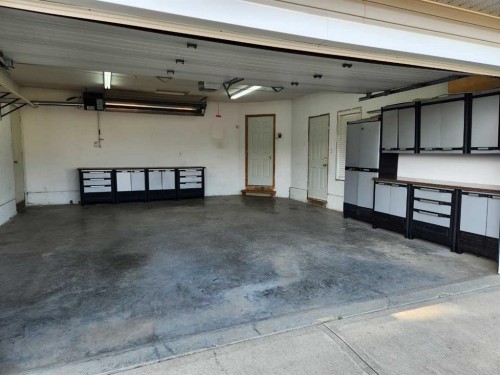 6601 39 Street, Lloydminster, AB - Indoor Photo Showing Garage
