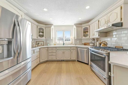 605 22 Street, Wainwright, AB - Indoor Photo Showing Kitchen With Upgraded Kitchen