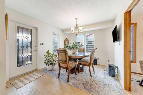 605 22 Street, Wainwright, AB - Indoor Photo Showing Dining Room