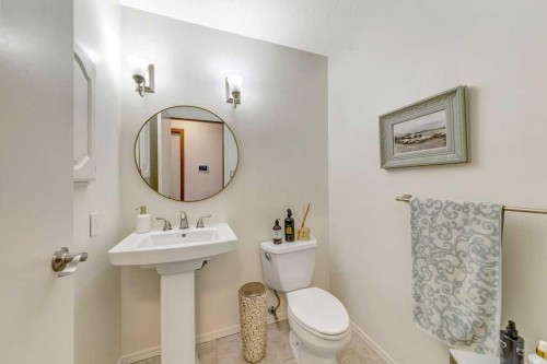 605 22 Street, Wainwright, AB - Indoor Photo Showing Bathroom