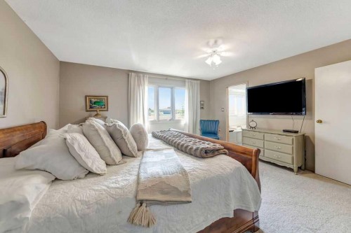 605 22 Street, Wainwright, AB - Indoor Photo Showing Bedroom