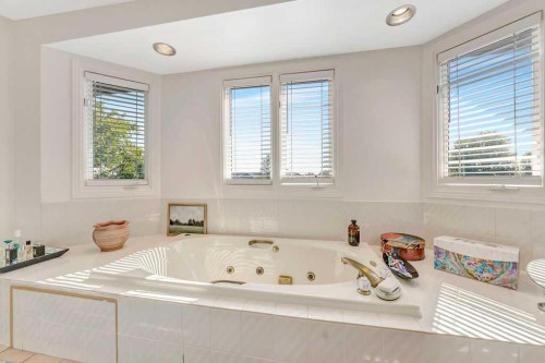 605 22 Street, Wainwright, AB - Indoor Photo Showing Bathroom