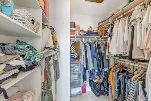 605 22 Street, Wainwright, AB - Indoor With Storage