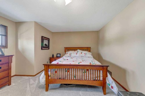 605 22 Street, Wainwright, AB - Indoor Photo Showing Bedroom