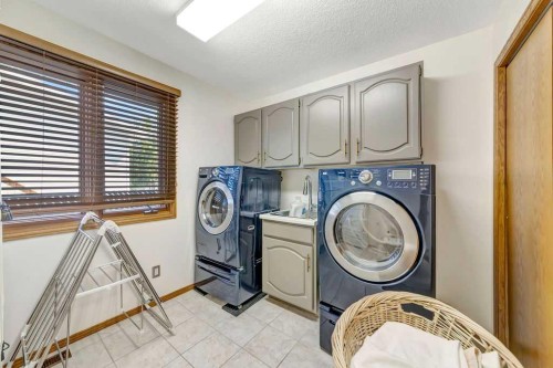 605 22 Street, Wainwright, AB - Indoor Photo Showing Laundry Room