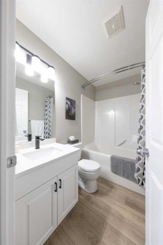 6116 21 Street, Lloydminster, AB - Indoor Photo Showing Bathroom