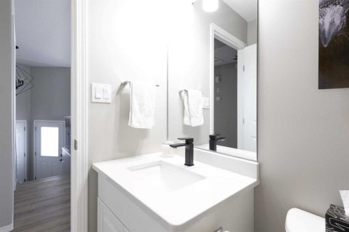 6116 21 Street, Lloydminster, AB - Indoor Photo Showing Bathroom