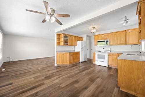 5607 43 Street, Lloydminster, AB - Indoor Photo Showing Kitchen
