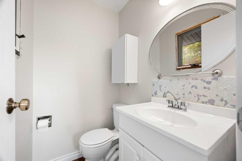 5607 43 Street, Lloydminster, AB - Indoor Photo Showing Bathroom