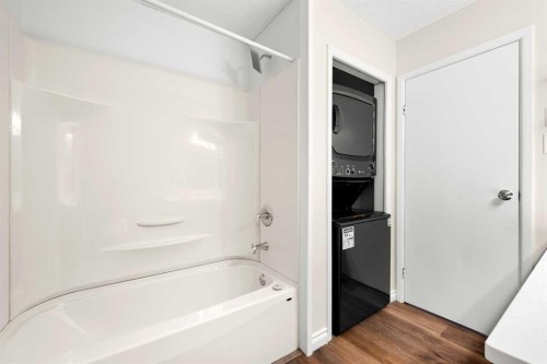 5607 43 Street, Lloydminster, AB - Indoor Photo Showing Bathroom