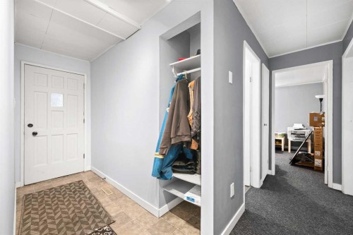 5607 43 Street, Lloydminster, AB - Indoor Photo Showing Other Room