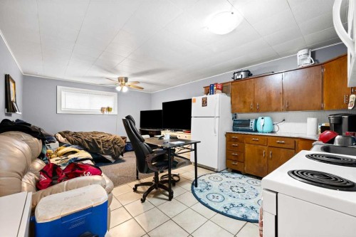 5607 43 Street, Lloydminster, AB - Indoor Photo Showing Kitchen