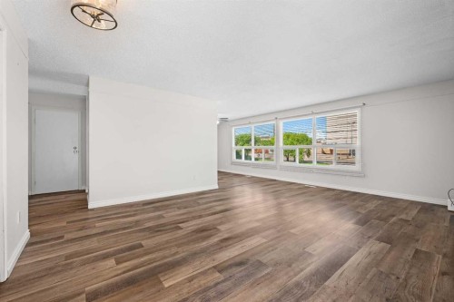 5607 43 Street, Lloydminster, AB - Indoor Photo Showing Living Room