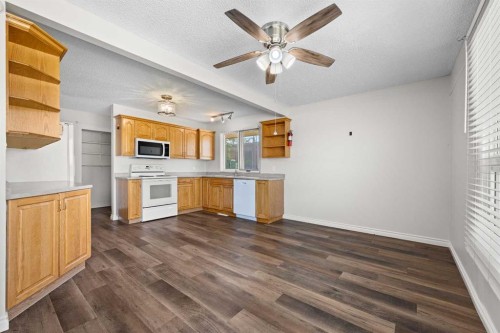 5607 43 Street, Lloydminster, AB - Indoor Photo Showing Kitchen