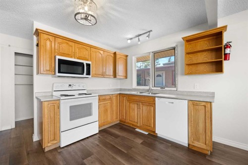 5607 43 Street, Lloydminster, AB - Indoor Photo Showing Kitchen With Double Sink