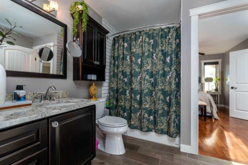 3610 63 Avenue Close, Lloydminster, AB - Indoor Photo Showing Bathroom