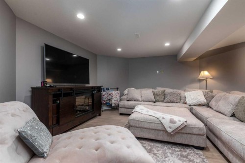 3610 63 Avenue Close, Lloydminster, AB - Indoor Photo Showing Living Room