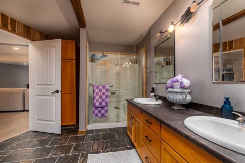 3610 63 Avenue Close, Lloydminster, AB - Indoor Photo Showing Bathroom