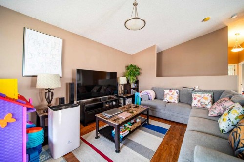 1025 30 Street, Wainwright, AB - Indoor Photo Showing Living Room