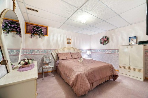 5703 35 Street, Lloydminster, AB - Indoor Photo Showing Bedroom