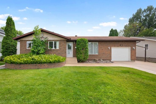 5703 35 Street, Lloydminster, AB - Outdoor
