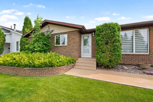 5703 35 Street, Lloydminster, AB - Outdoor