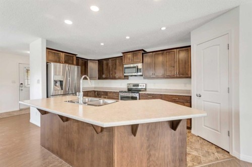 41-2715 73 Avenue, Lloydminster, AB - Indoor Photo Showing Kitchen With Double Sink With Upgraded Kitchen