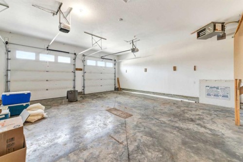 41-2715 73 Avenue, Lloydminster, AB - Indoor Photo Showing Garage