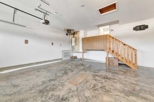 41-2715 73 Avenue, Lloydminster, AB - Indoor Photo Showing Garage