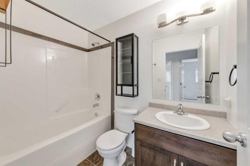 41-2715 73 Avenue, Lloydminster, AB - Indoor Photo Showing Bathroom