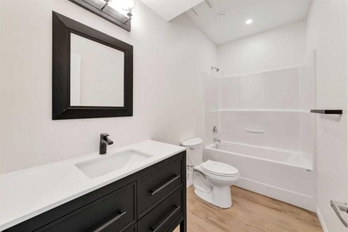 41-2715 73 Avenue, Lloydminster, AB - Indoor Photo Showing Bathroom