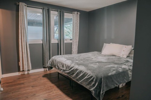 1026 18 Avenue, Wainwright, AB - Indoor Photo Showing Bedroom