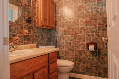 1026 18 Avenue, Wainwright, AB - Indoor Photo Showing Bathroom