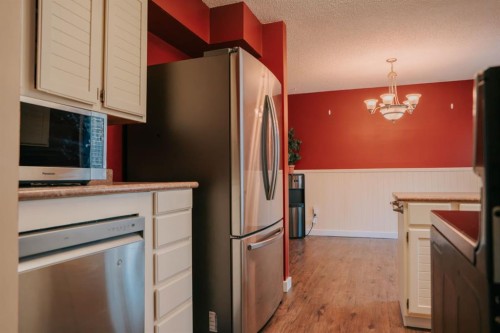 1026 18 Avenue, Wainwright, AB - Indoor Photo Showing Kitchen