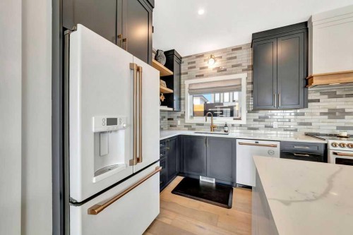6002 13 Street, Lloydminster, AB - Indoor Photo Showing Kitchen With Upgraded Kitchen
