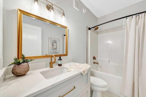 6002 13 Street, Lloydminster, AB - Indoor Photo Showing Bathroom