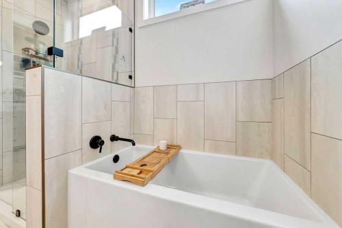 6002 13 Street, Lloydminster, AB - Indoor Photo Showing Bathroom