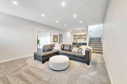 6002 13 Street, Lloydminster, AB - Indoor Photo Showing Living Room