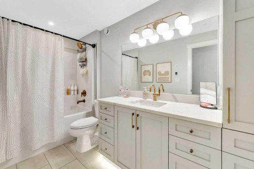 6002 13 Street, Lloydminster, AB - Indoor Photo Showing Bathroom