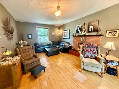 5107 46 Street, Provost, AB - Indoor Photo Showing Living Room