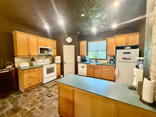 5107 46 Street, Provost, AB - Indoor Photo Showing Kitchen