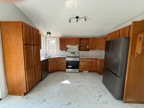 2725 57B Avenue, Lloydminster, AB 