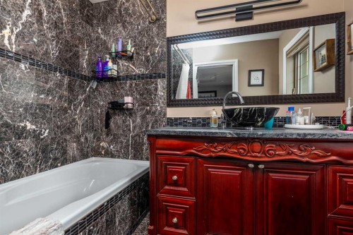 1306 52C Avenue, Lloydminster, AB - Indoor Photo Showing Bathroom