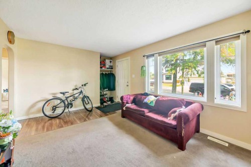 5013 47 Street, Lloydminster, AB - Indoor Photo Showing Living Room