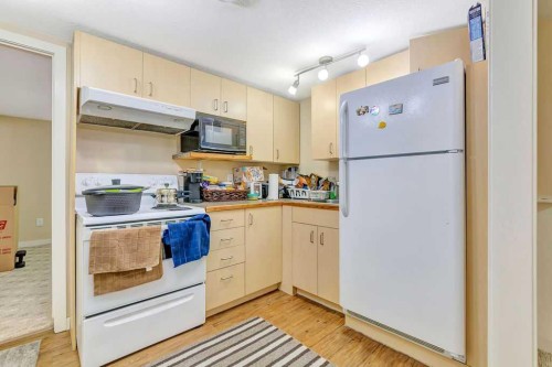 5013 47 Street, Lloydminster, AB - Indoor Photo Showing Kitchen