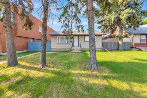 5013 47 Street, Lloydminster, AB - Outdoor