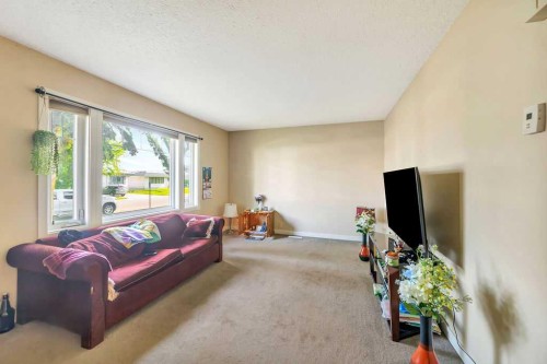 5013 47 Street, Lloydminster, AB - Indoor